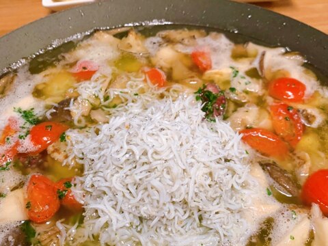 パーティーでも大活躍!シラスときのこのアヒージョ